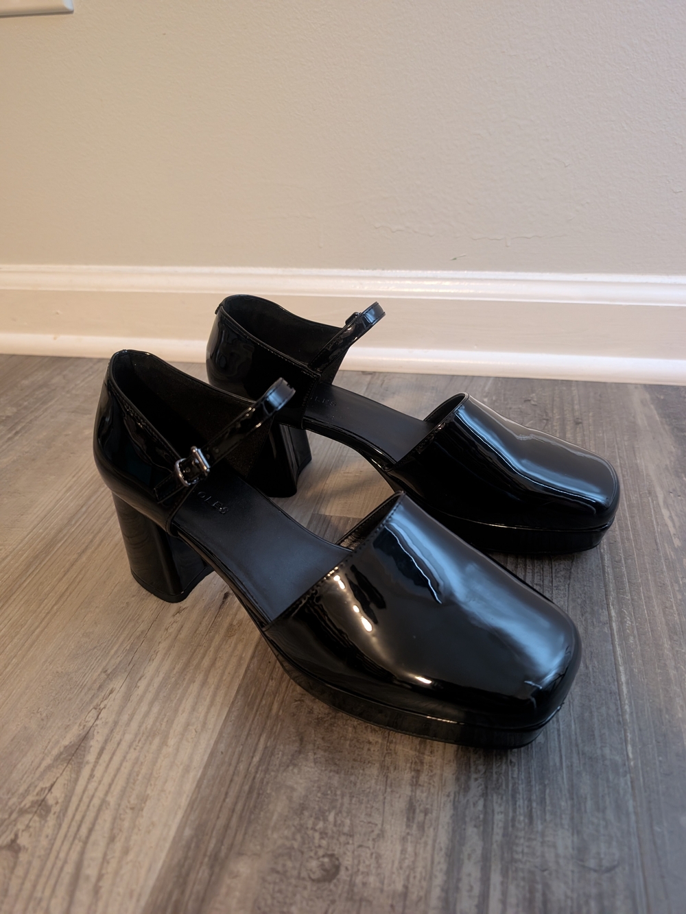 Women’s Black Patent Aerosoles Mary Jane Block Heel Pumps